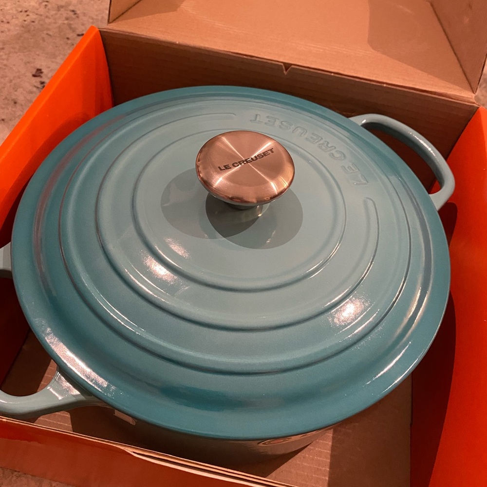 NEW 5.5 qt Le Creuset Signature Round Cocotte